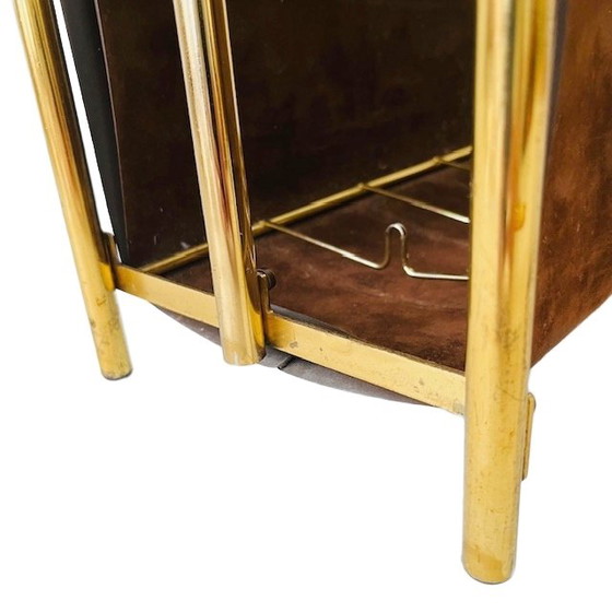 Image 1 of Vintage Hollywood Regency Krantenbak Lectuurmand Metaal Suède 1970's