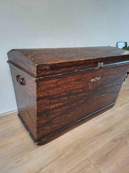 Coffre Ancien en Bois / Coffre au Trésor – Caractéristique & Unique –
