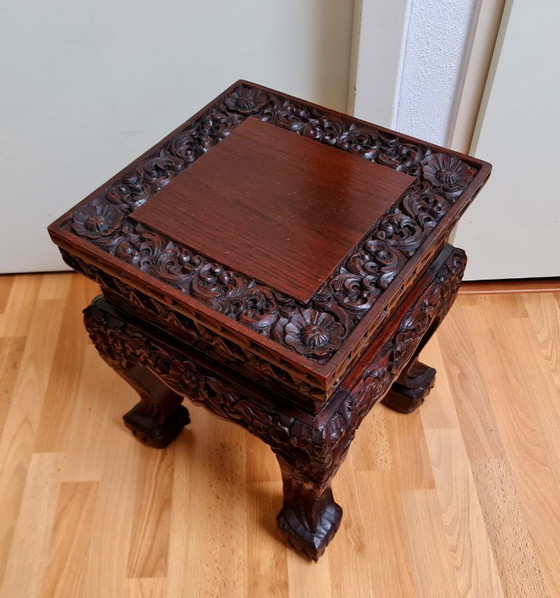 Image 1 of Aziatische bijzettafel plantentafel gekerfd hout vintage