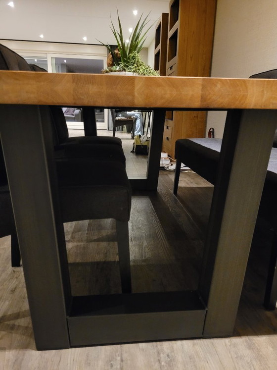 Image 1 of Esstisch aus Holz mit Essbank und 4 Stühlen