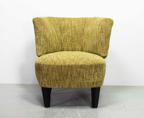 Image 1 of Fauteuil club de style hollandais avec tapisserie en laine moutarde et pieds en chêne massif. Pays-Bas, années 1950.