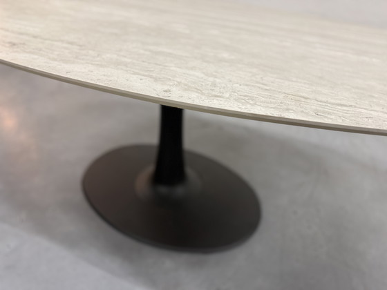 Image 1 of Leolux Columna Dining Table Oval Ceramic 160x110