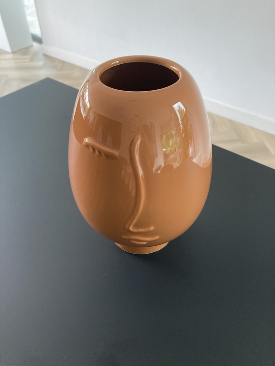 Image 1 of Moderne bruine vaas met gezicht 
