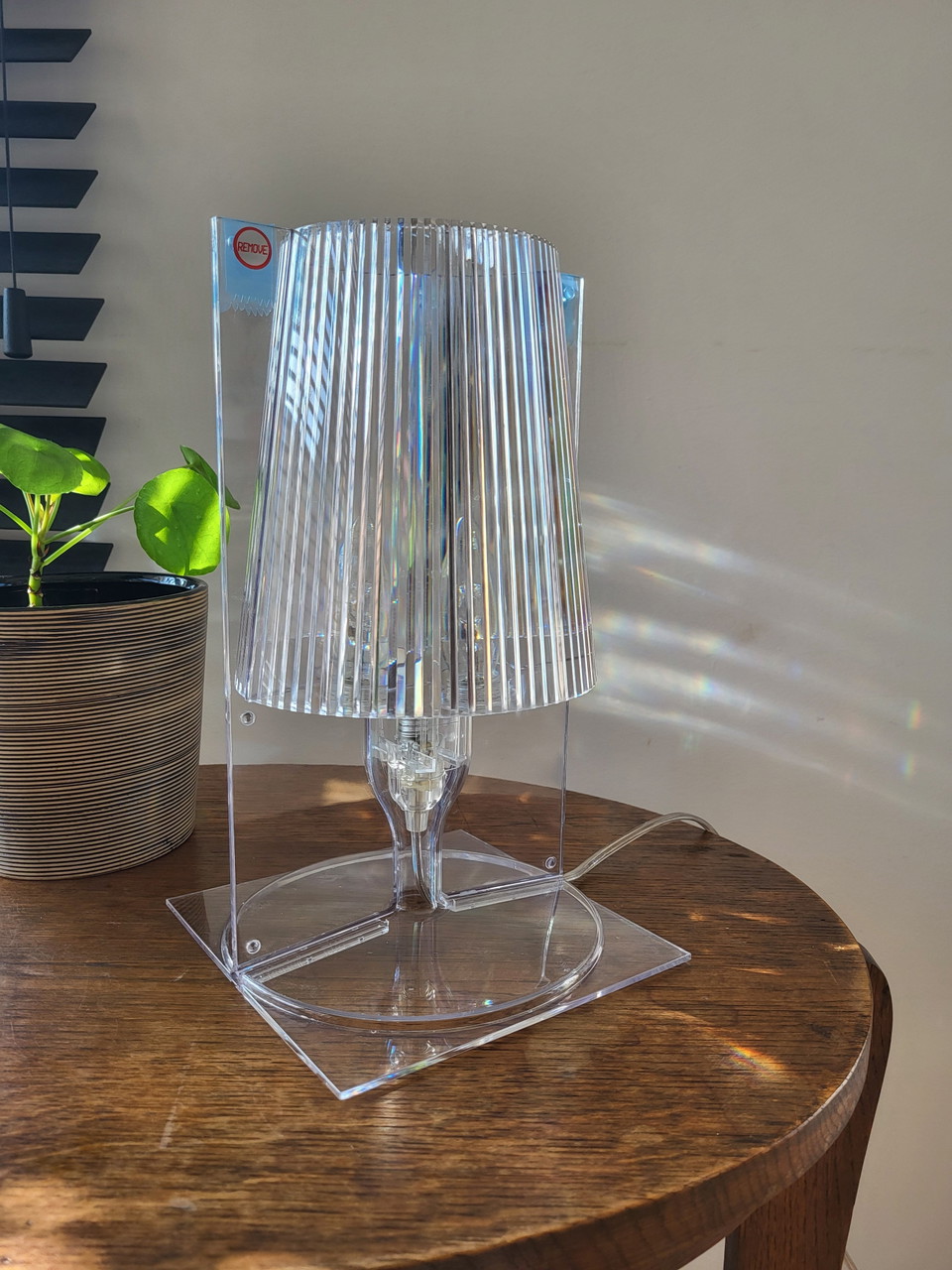 Lampe De Table Kartell Modèle TAKE – Design Ferrucio Laviani – Made In Italy 2003 – Occasion