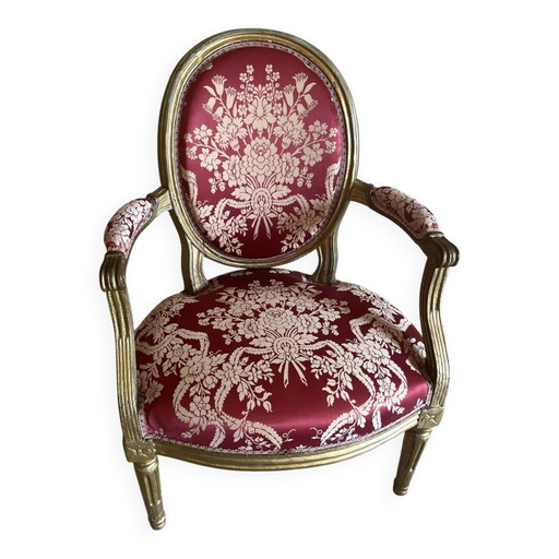 Fauteuil cabriolet Louis XVI en bois doré – dossier médaillon et tissu