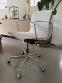 Vitra EA 117 bureaustoel hopsak 2020 ivory / grey
