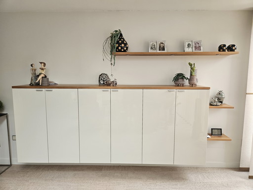 High-gloss wall cabinet from Interstar