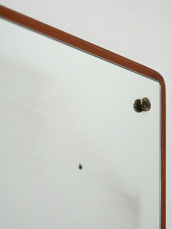 Image 1 of Scandinavische vierkante teakhouten spiegel uit de jaren 60-70.