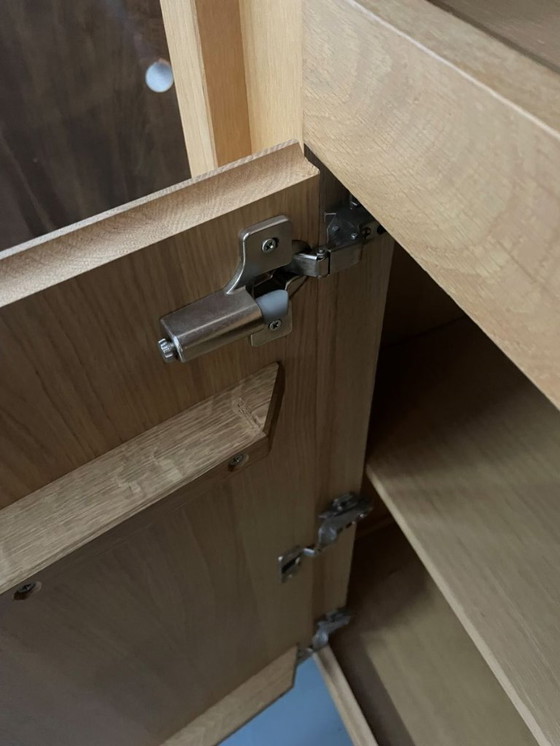 Image 1 of Moderner heller Eichenschrank