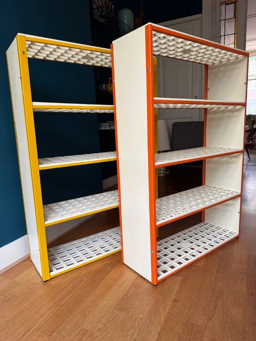 Dos armarios de pared vintage