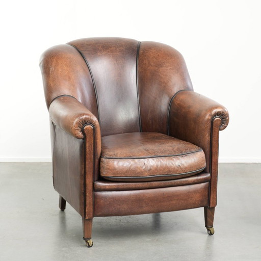 Characterful and comfortable vintage sheepskin armchair with a unique design and a timeless look – fauteuils, Leather