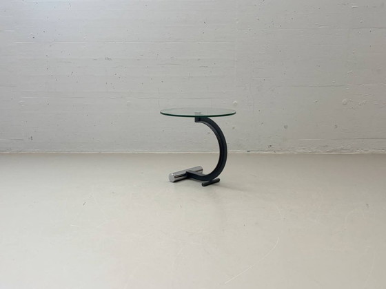 Image 1 of Table d'appoint en verre de style postmoderne avec piètement en fonte, années 1990
