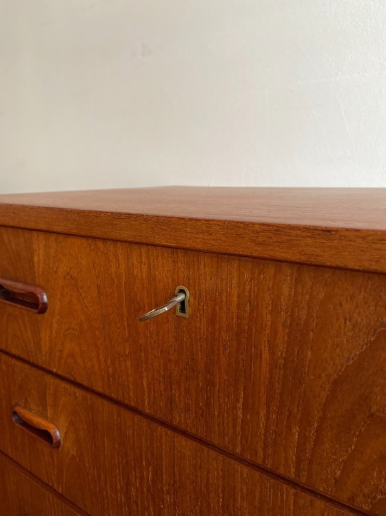 Image 1 of Vintage chest of drawers with 6 drawers