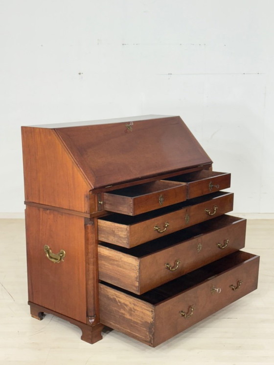 Image 1 of Secretair bureau in Engelse koloniale stijl, mahoniehouten kast, antiek, circa 1900.