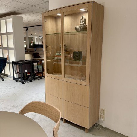 Image 1 of Vetrina in rovere Skovby