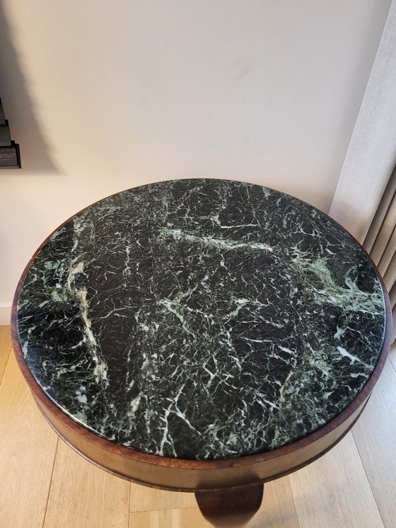 Image 1 of Table d'appoint ou table basse ancienne française, plateau en marbre et piètement en bois