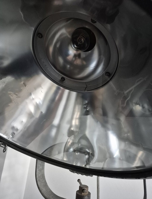 Industriële lamp op statief