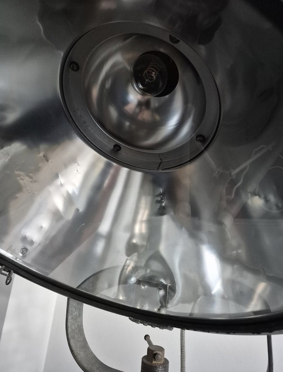 Image 1 of Industriële lamp op statief 