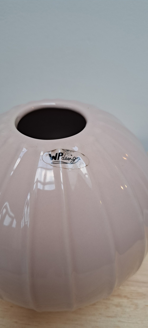 Image 1 of Vaso in ceramica WP Design anni '90 – sferico – rosa nude – interno moderno
