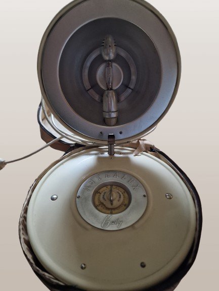 Image 1 of Lampe solaire bébé Astralux années 60 complète