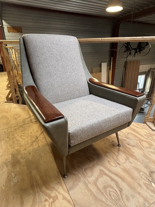 Gerestaureerde fauteuil in mid-century modern stijl