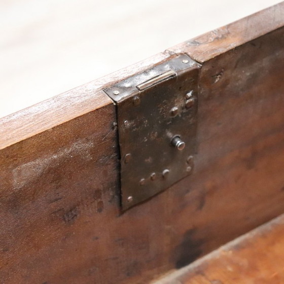 Image 1 of Commode ancienne en noyer massif, Italie, XIXe siècle