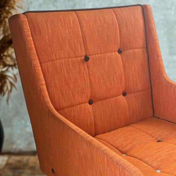 Image 1 of Oranger Stoff-Schalenstuhl im Mid-Century-Modern-Stil