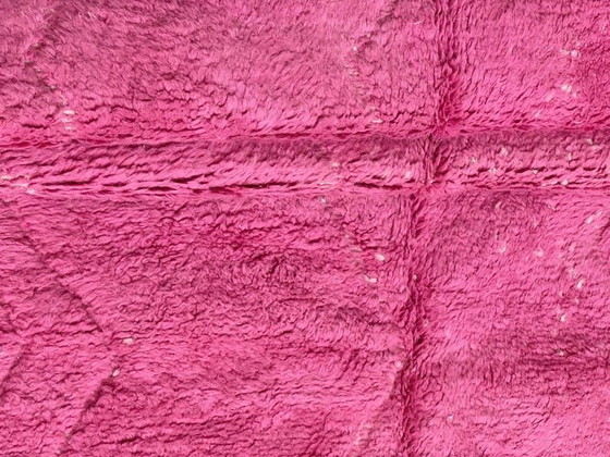 Image 1 of Handgeknüpfter rosa Beni-Ouraine-Berberteppich, Größe 1,5/2,5 m
