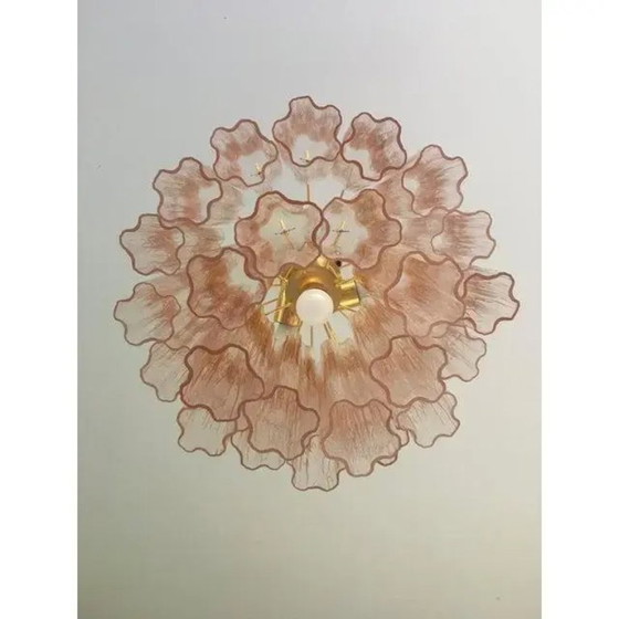 Image 1 of Coppia di lussuosi lampadari Tronchi in vetro di Murano rosa con struttura in metallo placcato oro 24 carati.