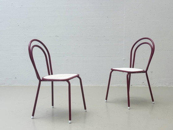 Sedie da bistrot con struttura bordeaux e sedile in plastica, anni '80 – Sedie da camera (photo 10 of 13)