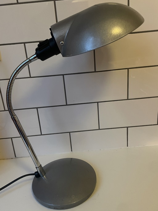 Lámpara Aluminor France. Lámpara de escritorio de diseño francés. Lámpara industrial.