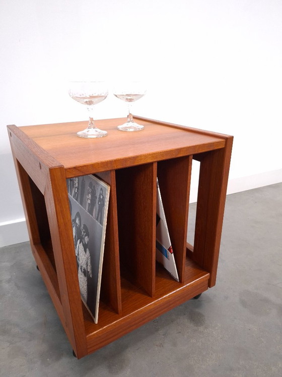 Teak LP Cabinet on Wheels, Side Table, Nightstand, Cabinet 1 – Wood, Plastic, Vintage (photo 9 of 11)