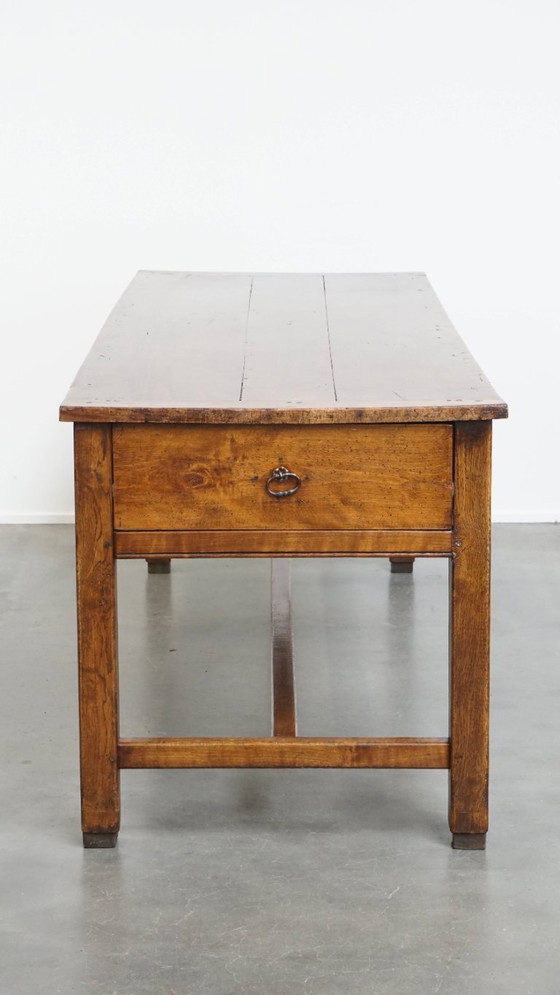 Image 1 of Table de salle à manger ancienne en bois fruitier du 18ème siècle avec 2 tiroirs