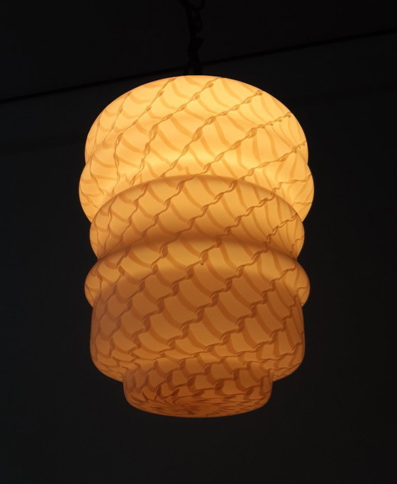 Image 1 of Lampada da soffitto in vetro Art Déco, lampada a sospensione vintage in vetro satinato rosa con attacco in rame