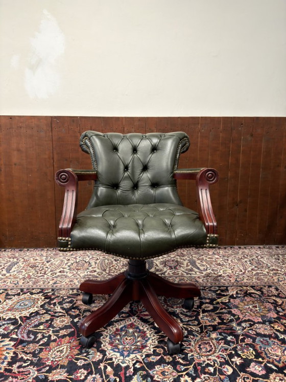 Silla de oficina Chesterfield inglesa verde – Sillas de oficina, Leather, Wood (photo 2 of 8)