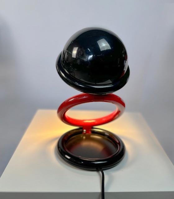 Image 1 of Pop-up bureaulamp uit de jaren 80 – Zwart & Rood Retro Magie