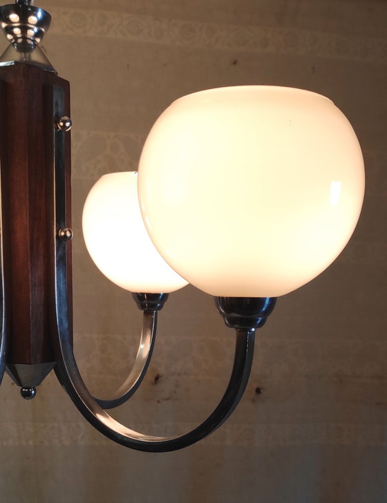 Image 1 of Lampadario Art Déco a quattro luci in metallo cromato e vetro opalino - metà del XX secolo