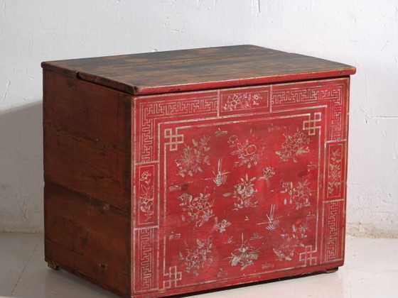 Baule cinese antico dipinto in legno di pino – Dongbei, circa 1930 – Armadi contenitori (photo 2 of 40)