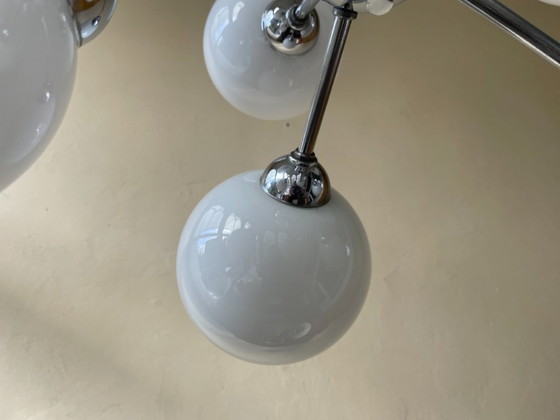 Image 1 of Lampada a sospensione Lampada da soffitto 8 lampadine opaline anni '70 francese