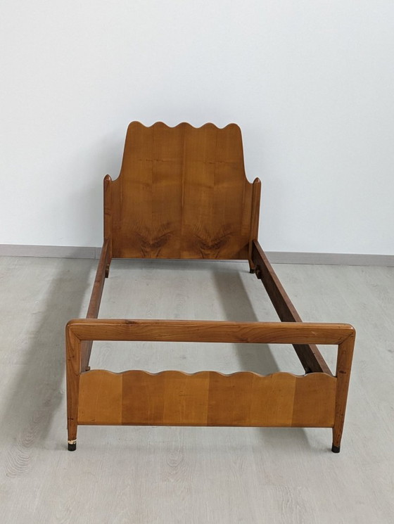 Image 1 of Bett - Holz - mit leicht glänzender Oberfläche, im Stil von Gio Ponti