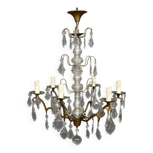 Louis XV style chandelier in gilded bronze, adorned with crystal pendants. 8 light points. – kroonluchters