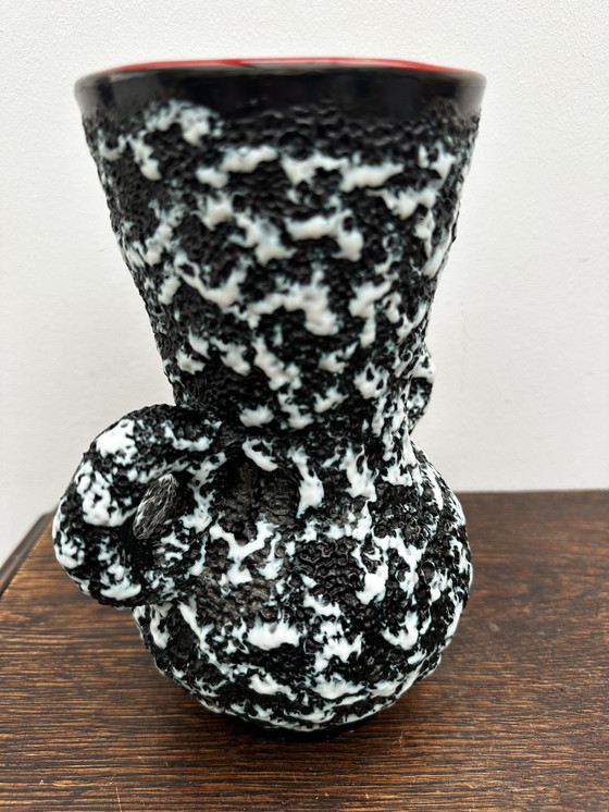 Image 1 of Vase à Oreilles Fat Lava Intérieur rouge - Attribué Vallauris H 21 cm