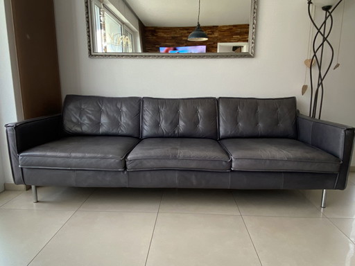 Sofá de cuero Mondo con reposapiés en color antracita