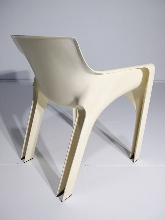 Image 1 of ARTEMIDE GAUDI STOEL van Vico Magistretti / CRÈME / PATENT AANGEVRAAGD