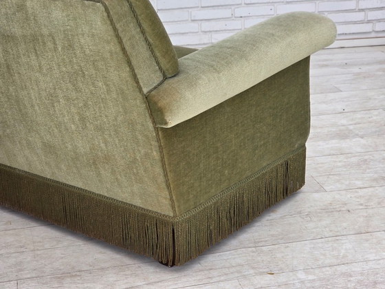 Image 1 of Deense driezitsbank uit de jaren 70, groen meubelvelours, beukenhout.