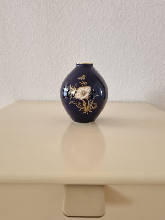 Image 1 of Limburgse porseleinen vaas – kobaltblauw met gouden bloem – vintage, made in Germany