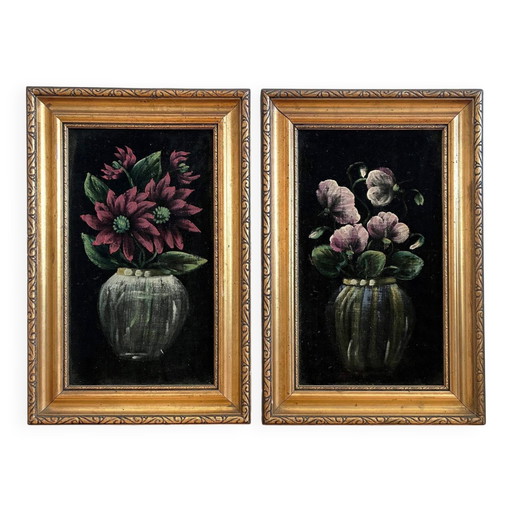 Ensemble vintage original de peinture à l'huile sur velours représentant des fleurs, paire de natures mortes florales.