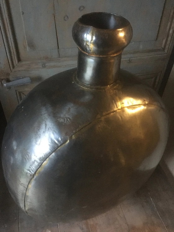 Coppia di borracce in metallo lucidato dal Rajasthan. – Bicchieri e caraffe, Vintage (photo 6 of 12)