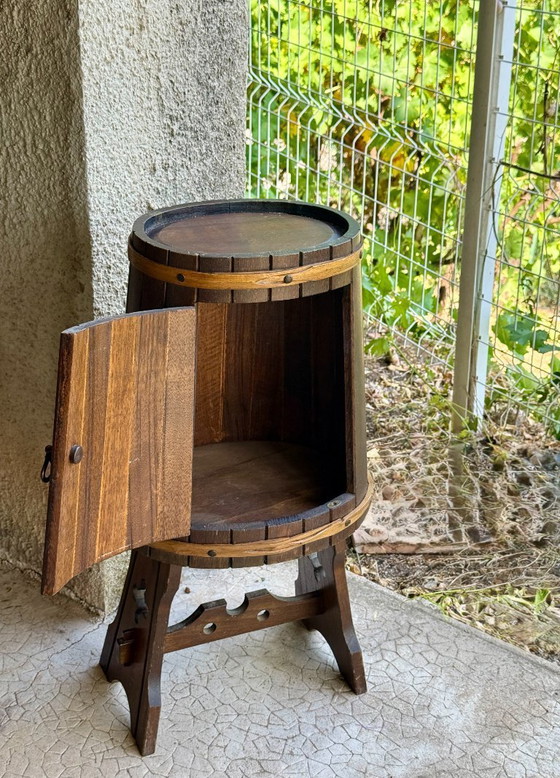 Image 1 of Meuble bar vintage en forme de tonneau 