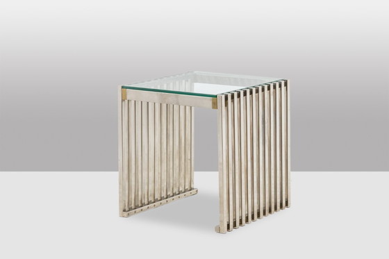 Image 1 of Coppia di tavolini o comodini in metallo cromato. Anni '70.